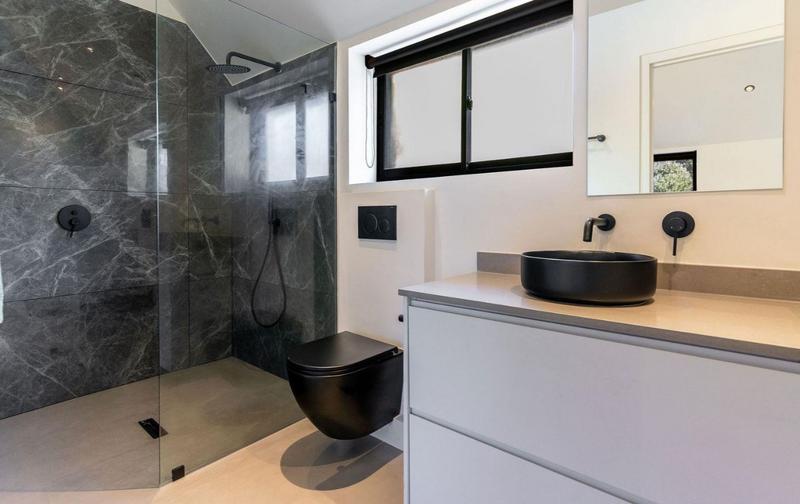6 Bedroom Property for Sale in Hout Bay Western Cape